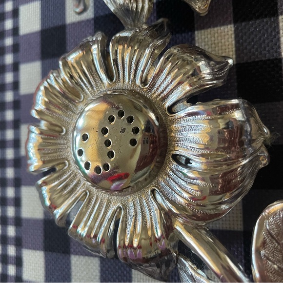 Vintage Delli Inc Silver Plated Sunflower 🌻 Salt & Pepper Shakers - Picture 12 of 16